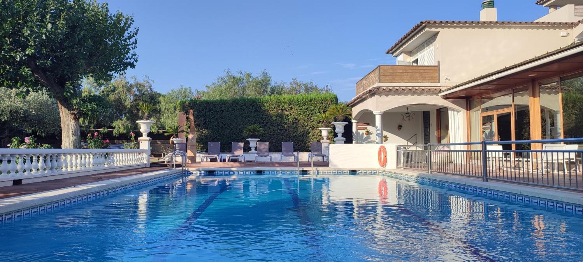 Hotel & Restaurant Figueres Parc Els Hostalets  Екстер'єр фото