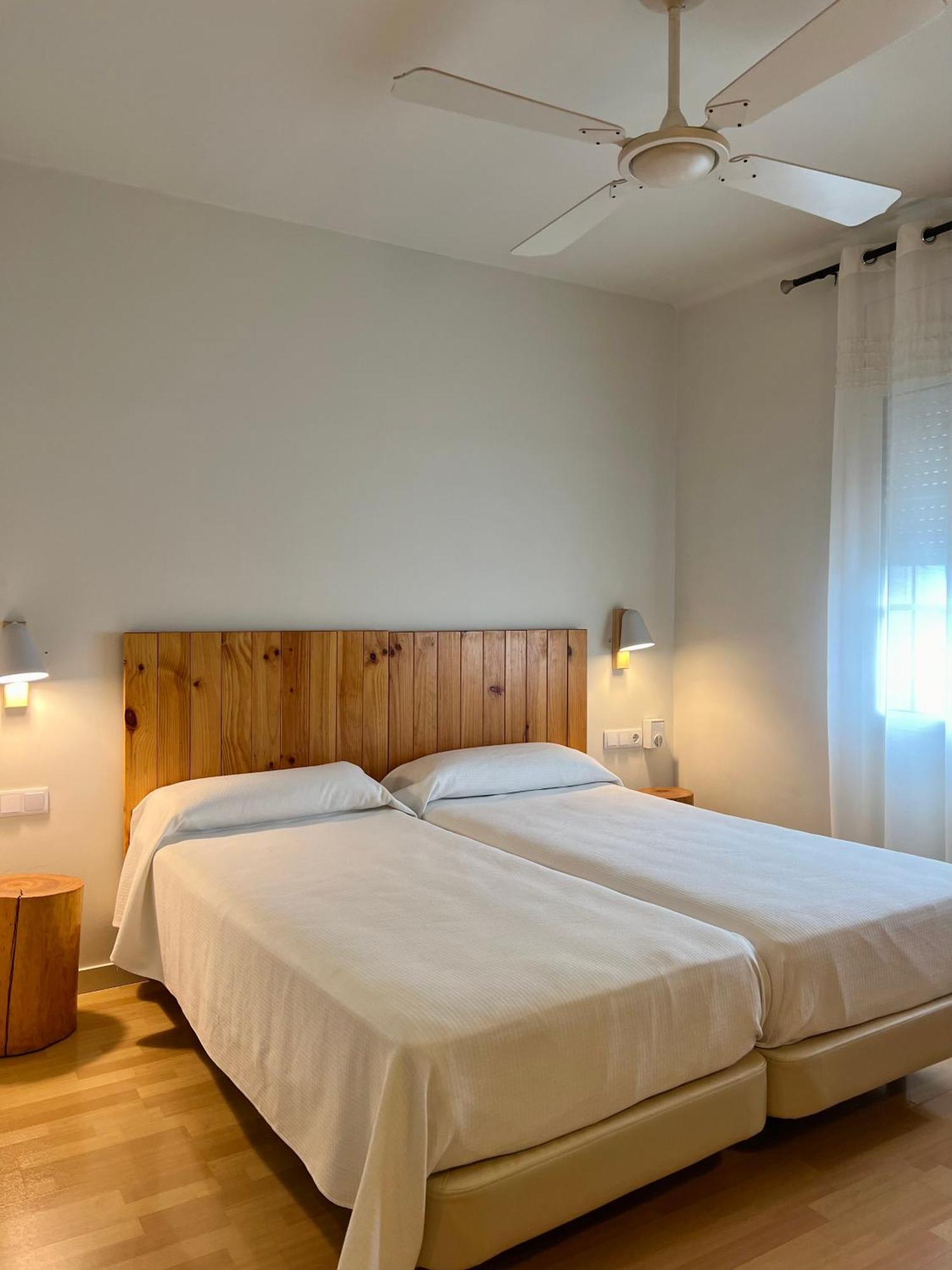 Hotel & Restaurant Figueres Parc Els Hostalets  Екстер'єр фото