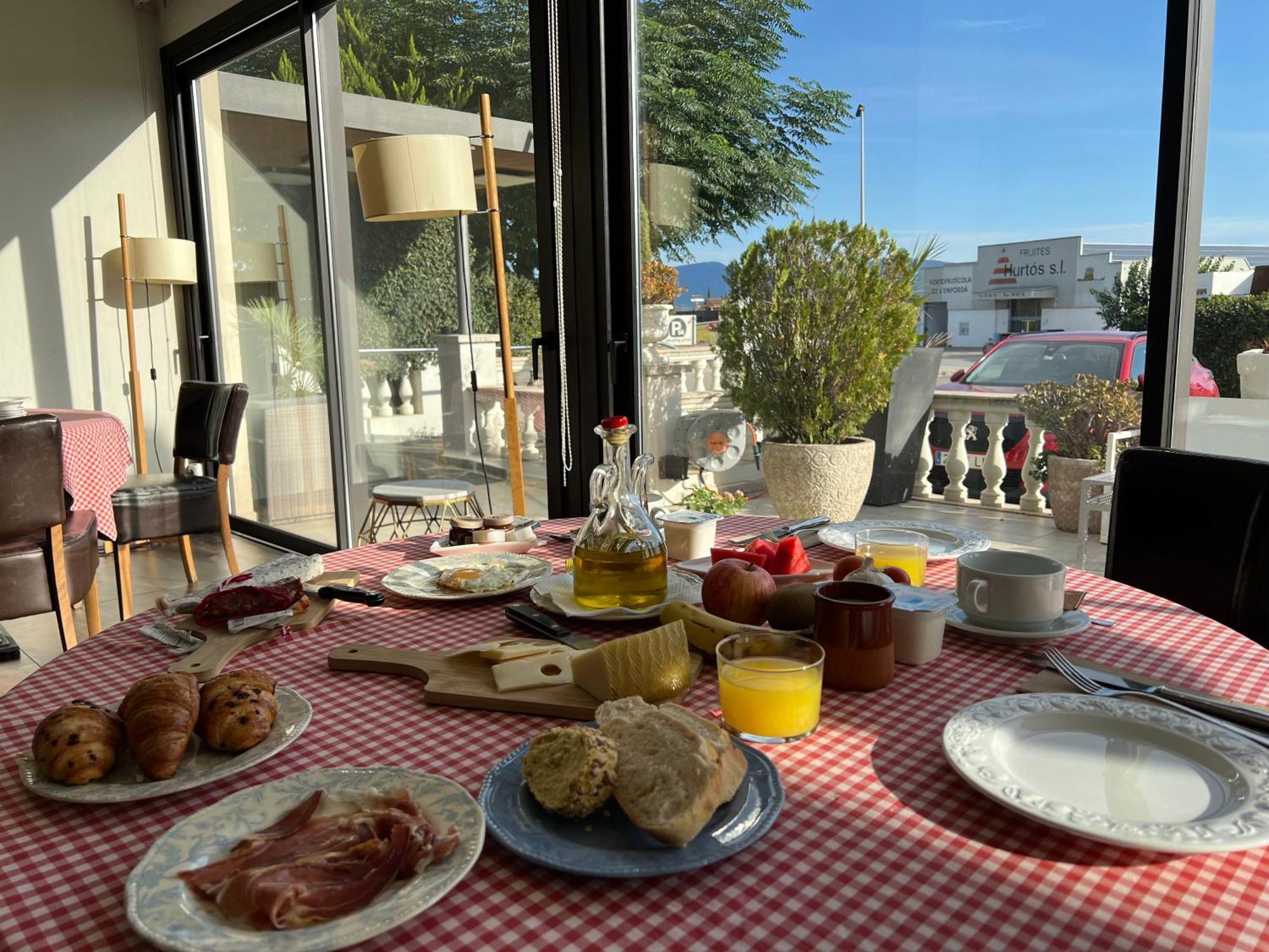 Hotel & Restaurant Figueres Parc Els Hostalets  Екстер'єр фото