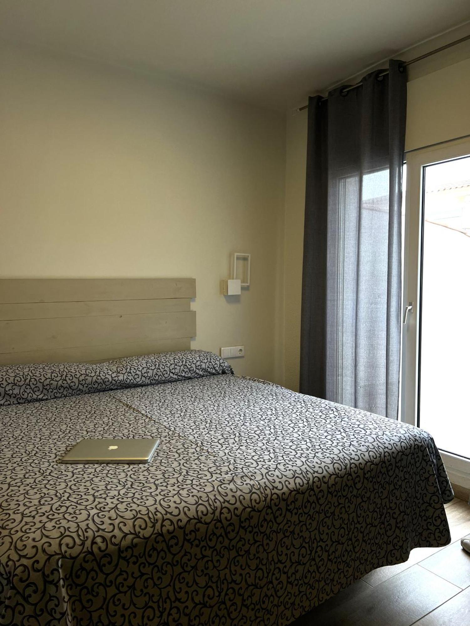 Hotel & Restaurant Figueres Parc Els Hostalets  Екстер'єр фото