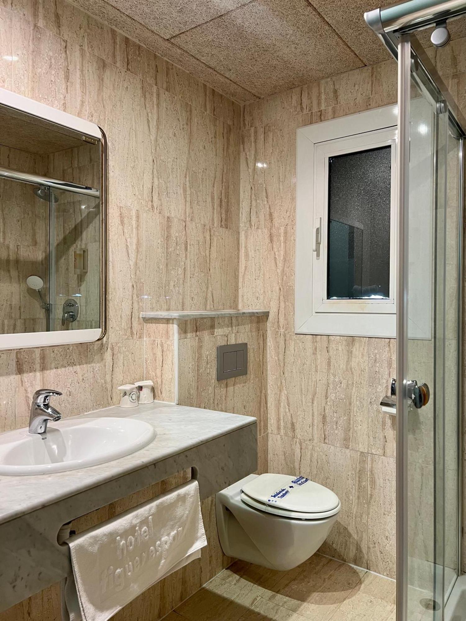Hotel & Restaurant Figueres Parc Els Hostalets  Екстер'єр фото
