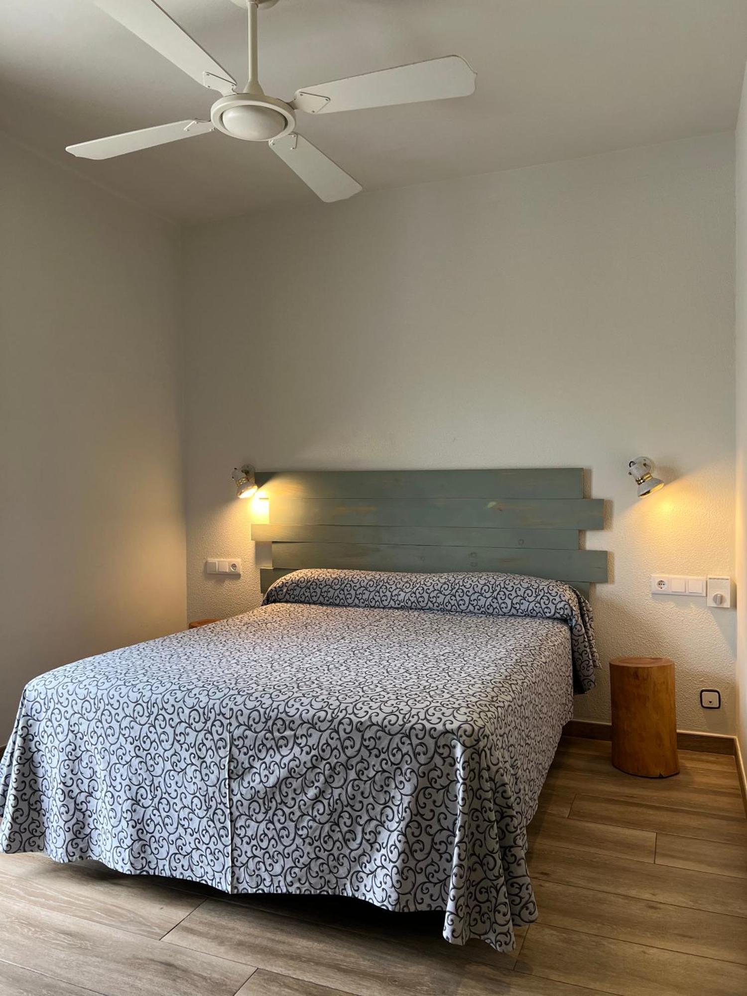Hotel & Restaurant Figueres Parc Els Hostalets  Екстер'єр фото