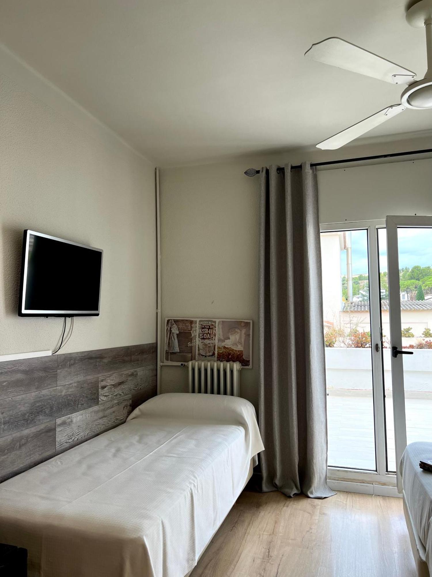 Hotel & Restaurant Figueres Parc Els Hostalets  Екстер'єр фото