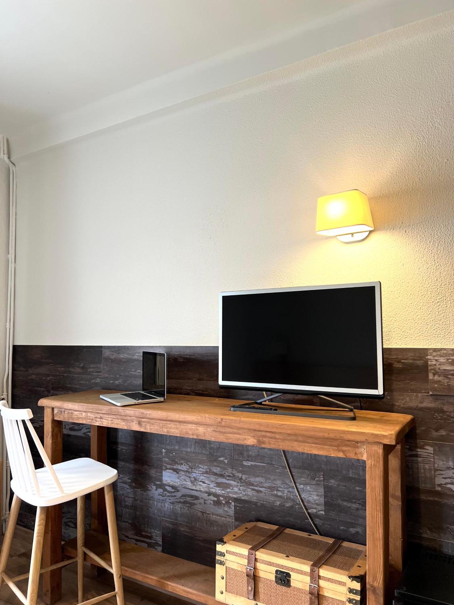Hotel & Restaurant Figueres Parc Els Hostalets  Екстер'єр фото