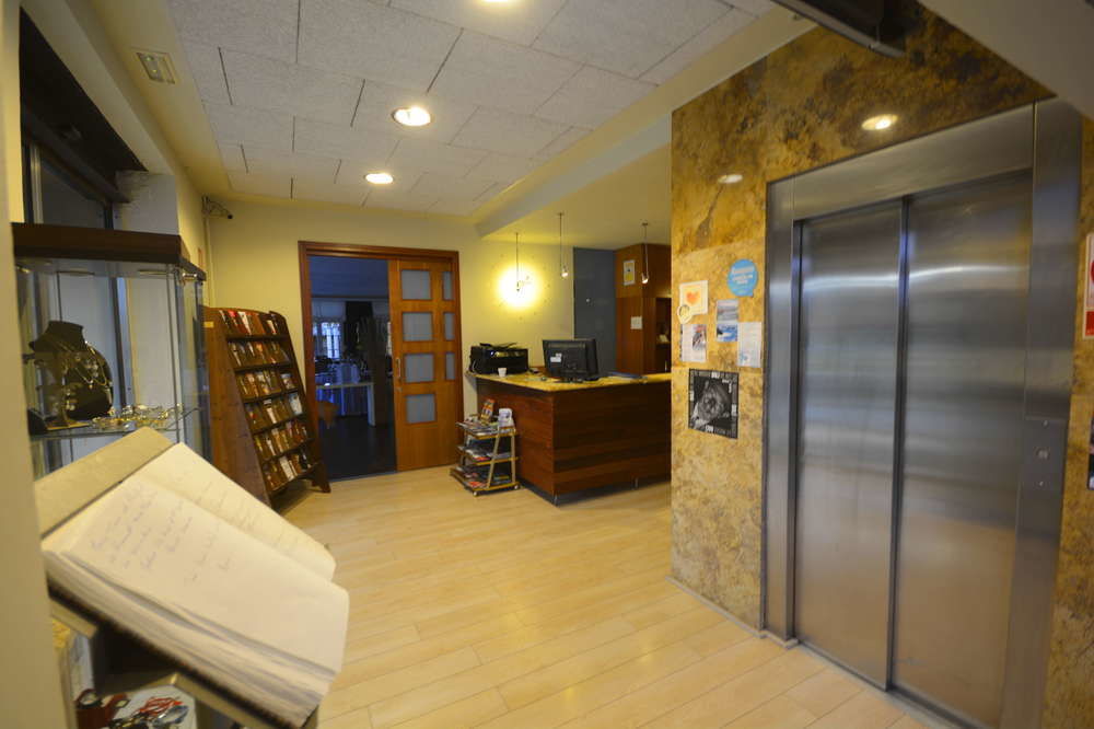 Hotel & Restaurant Figueres Parc Els Hostalets  Екстер'єр фото
