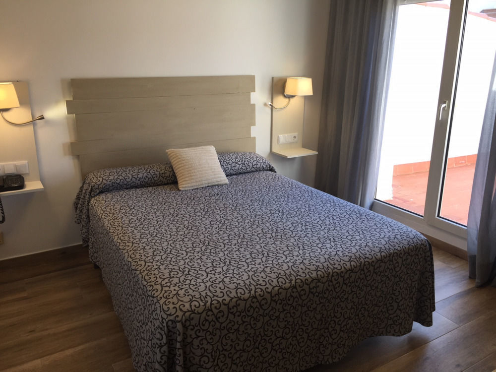 Hotel & Restaurant Figueres Parc Els Hostalets  Екстер'єр фото