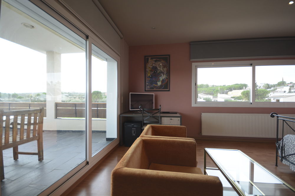 Hotel & Restaurant Figueres Parc Els Hostalets  Екстер'єр фото