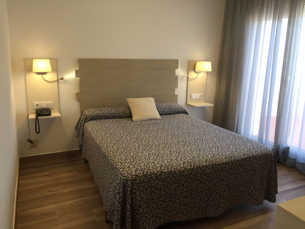 Hotel & Restaurant Figueres Parc Els Hostalets  Екстер'єр фото